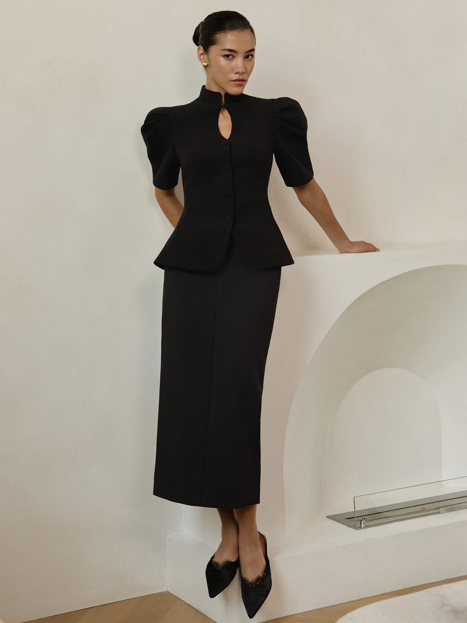 Однобортный жакет с воротником-стойкой и короткими рукавами :: LICHI - Online fashion store from Lichi