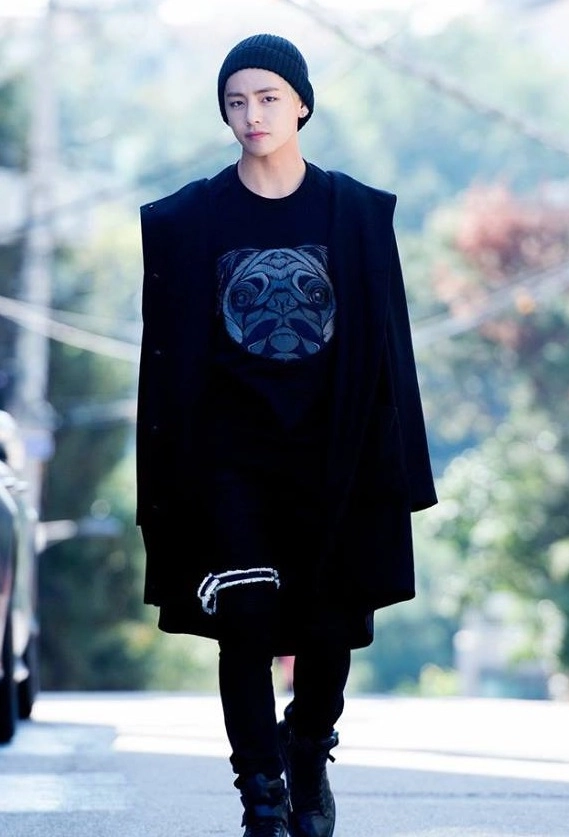 Black Pants With Knee Strap | Taehyung - BTS - Fashion Chingu from Fashionchingu