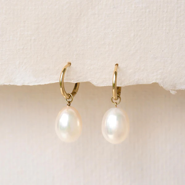 14k Gold Rice Pearl Huggie Earrings - Juliette from Linjer