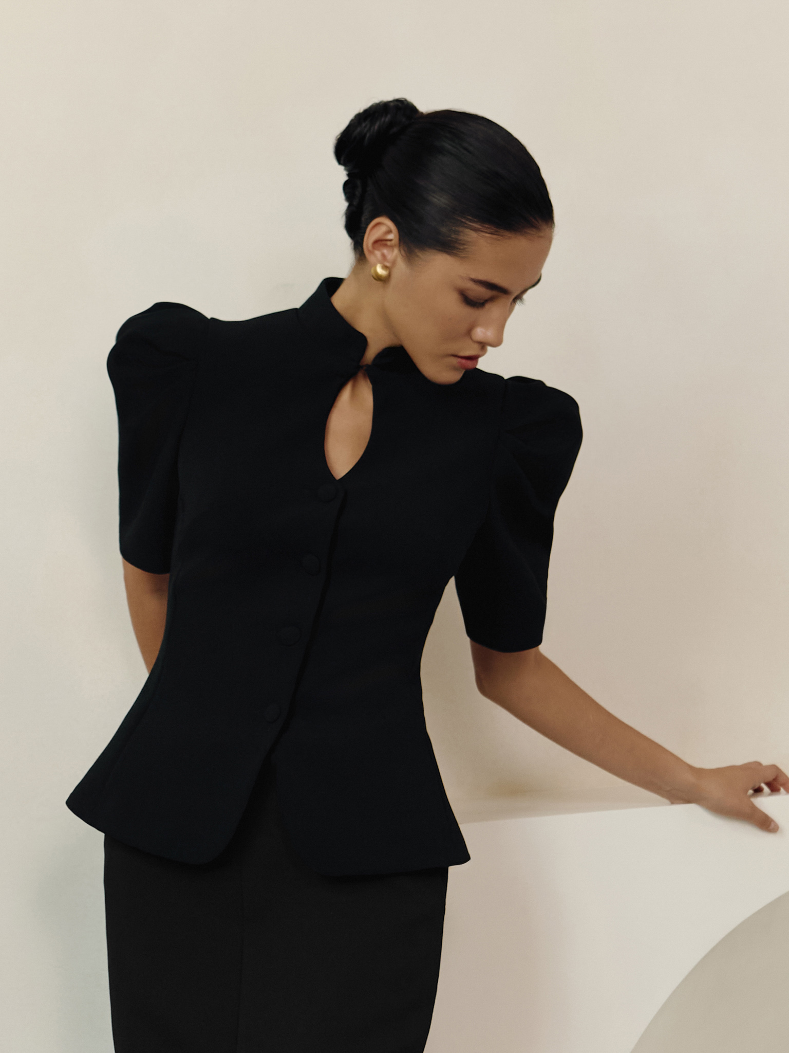 Однобортный жакет с воротником-стойкой и короткими рукавами :: LICHI - Online fashion store